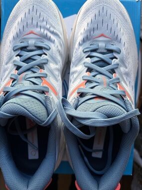 Women’s Hoka Gaviota4 Wide
Like new, hardly worn